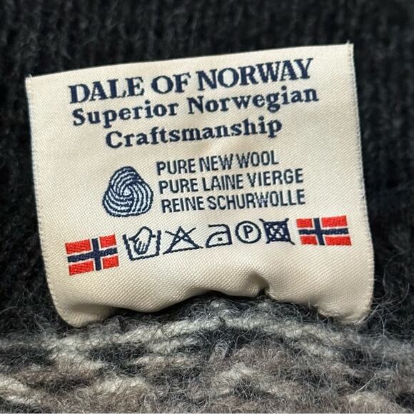 Dale of Norway M Black Red white Classic Fair Isle Wool Knit Clasp Ski Sweater - Picture 8 of 10